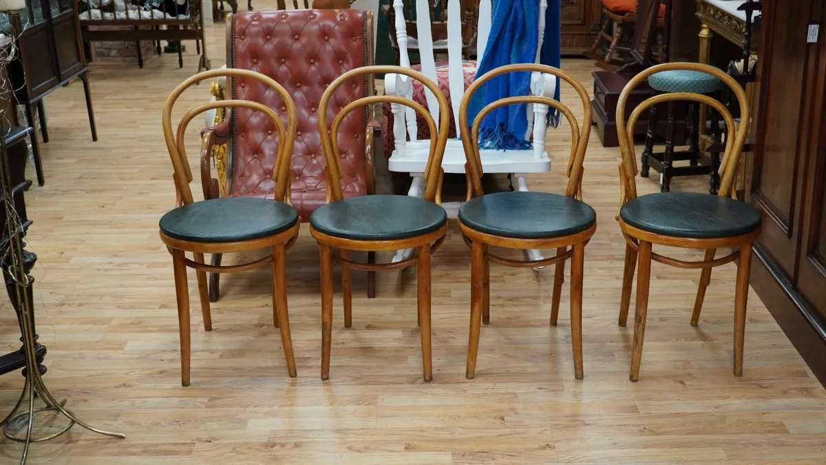 Set of 4 Vintage Bentwood Bistro Chairs (Czechoslo - Image 1