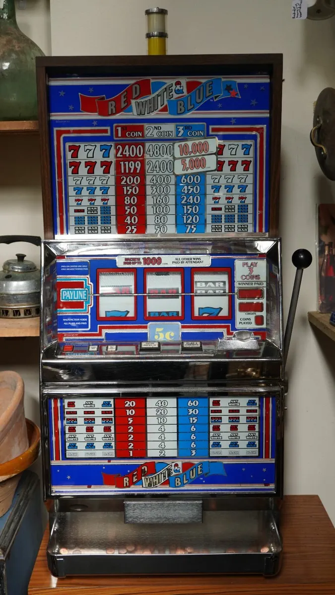 Vintage Slot Machine - Image 2