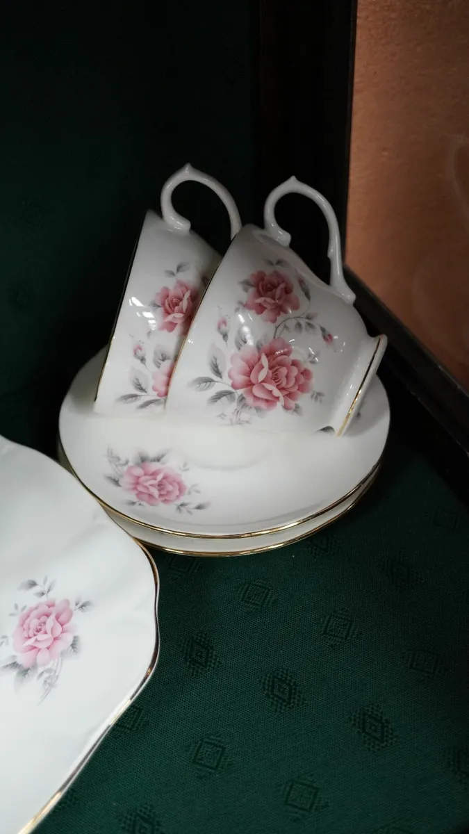Duchess Pink Roses Bone China Tea Service (21 pcs - Image 2