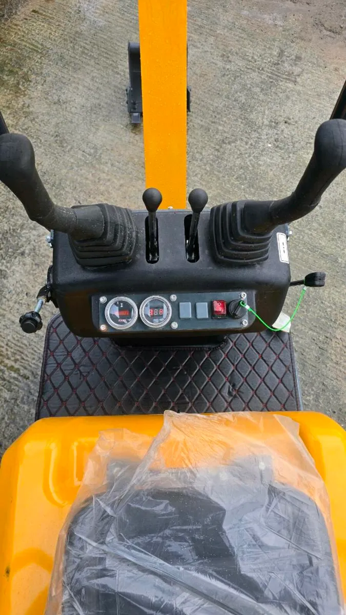 Unused 2025 Infront YFE10 1 Ton Diesel Mini digger - Image 2