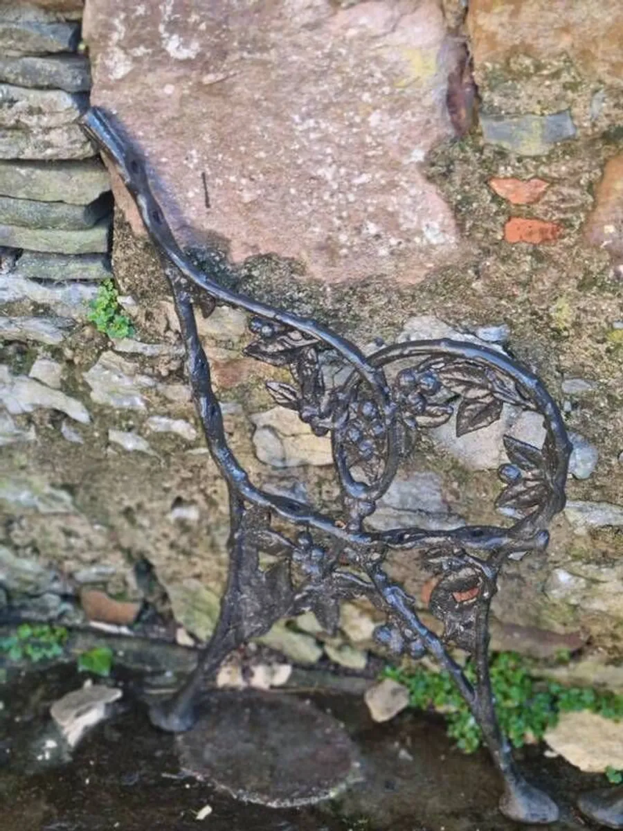 Vintage garden pieces - Image 2