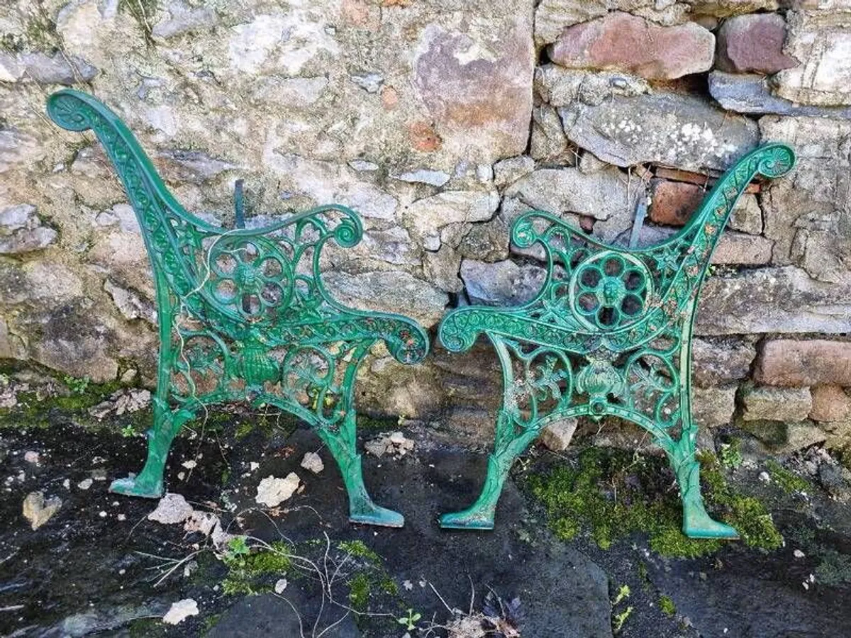 Vintage garden pieces - Image 1
