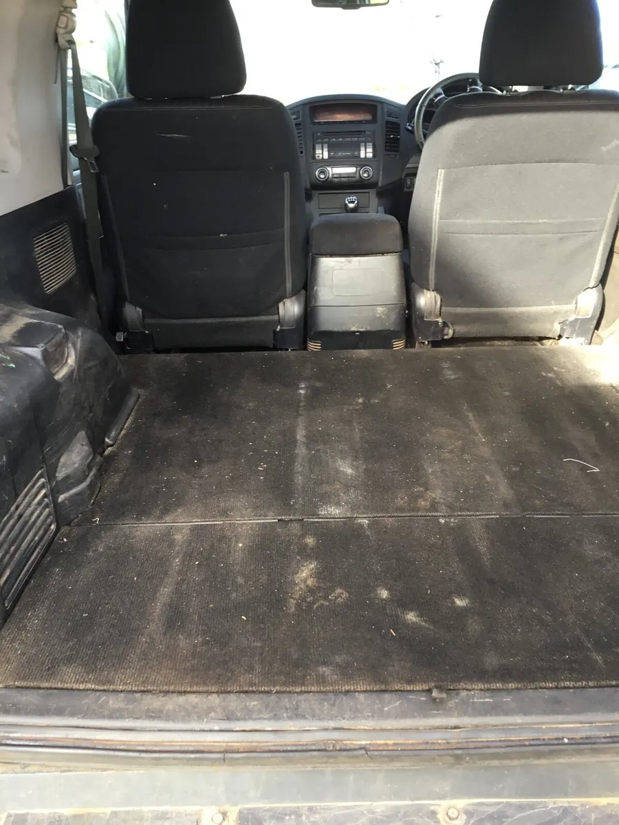 Mitsubishi Pajero Jeep - Image 4