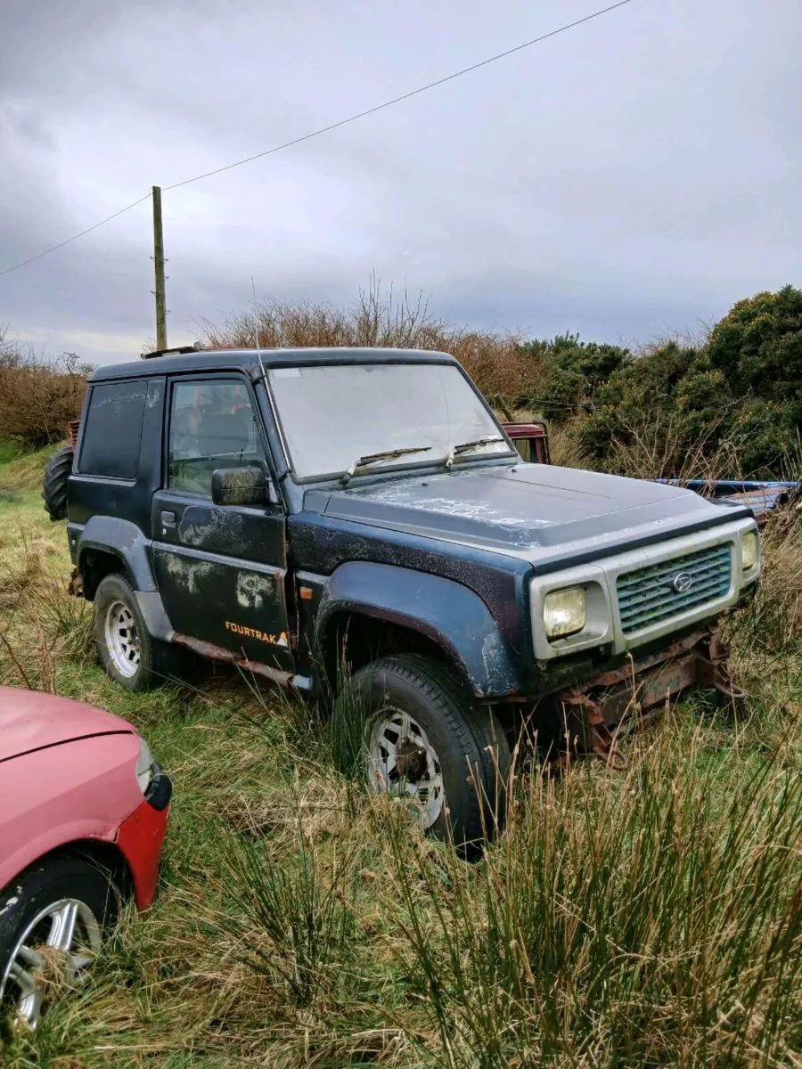 6 daihatsu fourtraks for breaking - Image 3
