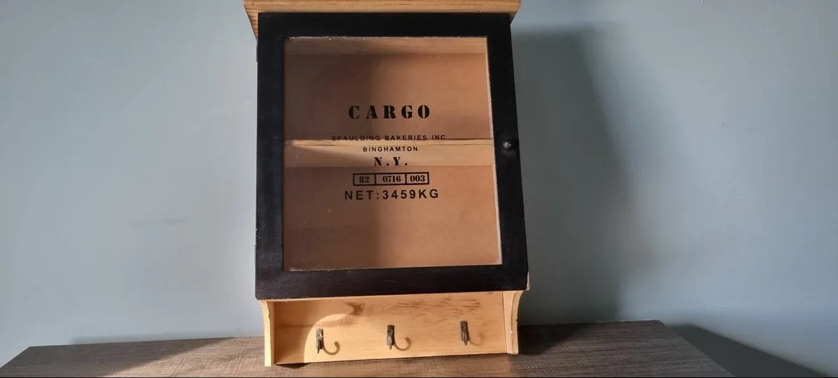 Little cabinet - key port