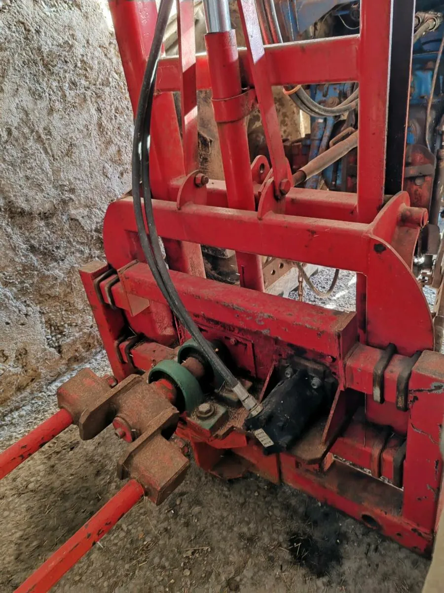 Mutli-funtional Bale Unwinder - Image 3