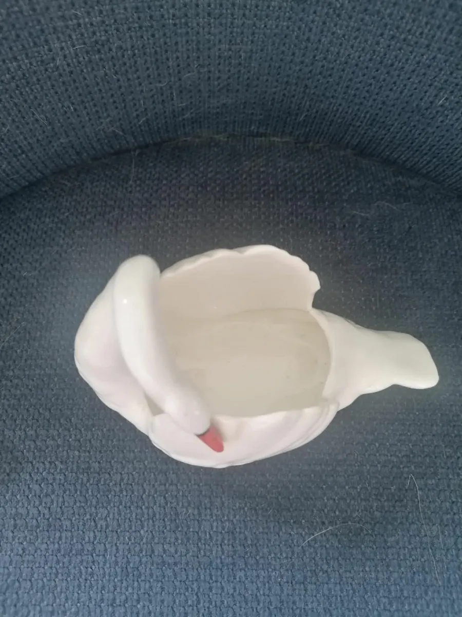 Pair of 1930s Czechoslovakian Swans - Image 2