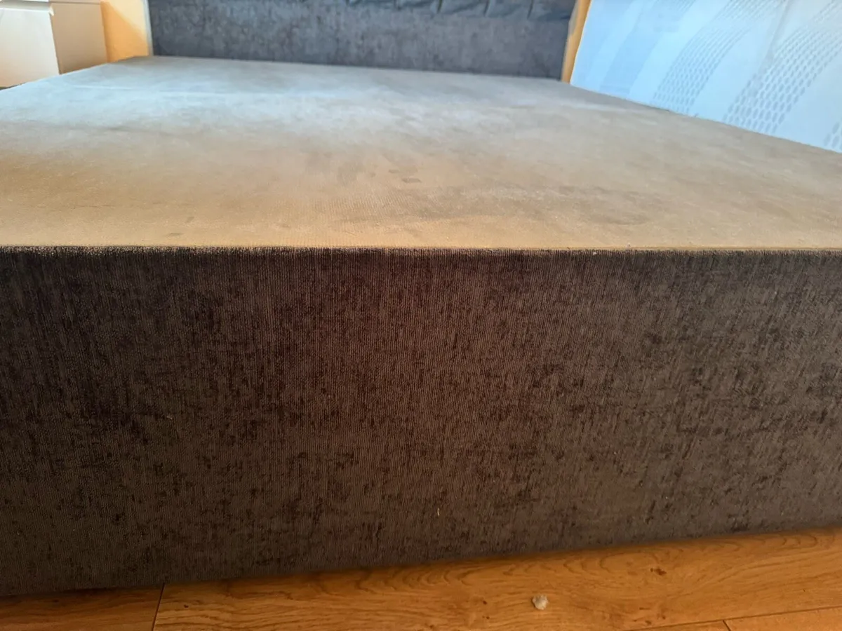 King size bed base and free standing headboard - Image 3