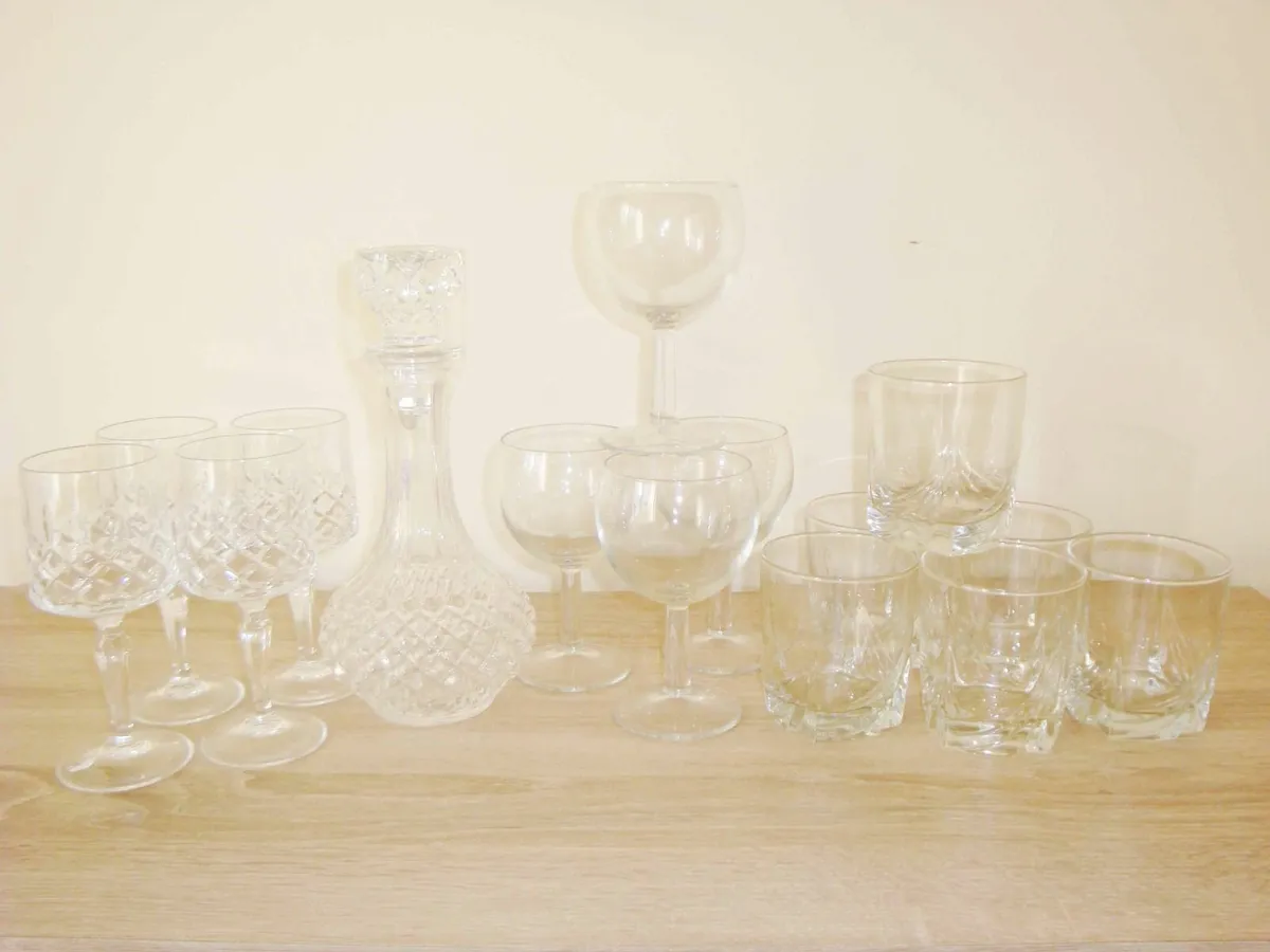Bundle of glassware - Image 1