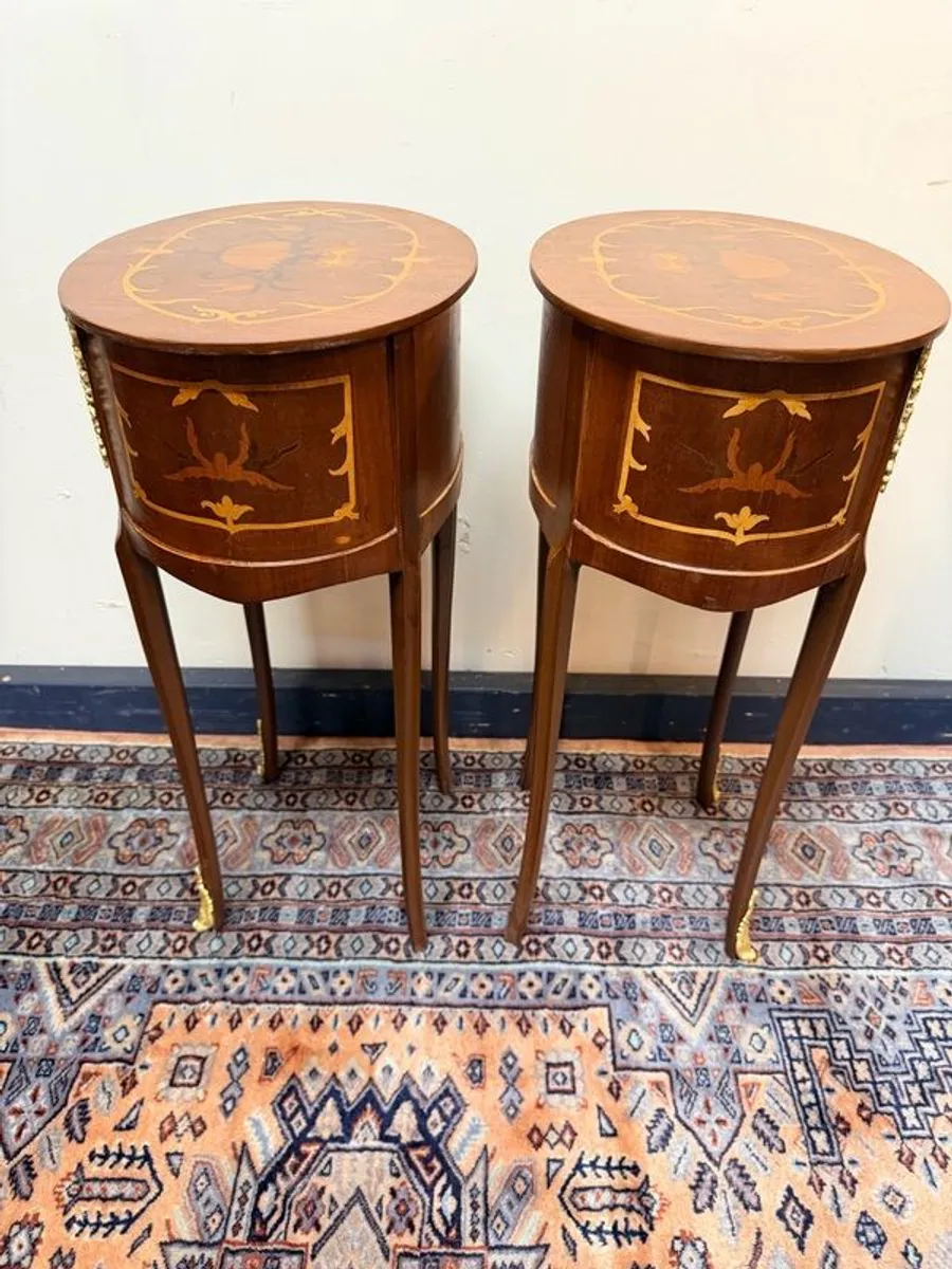 Beautiful Pair of Oval Veneer and Brass Decorated Lockers / Nightstands - Image 3