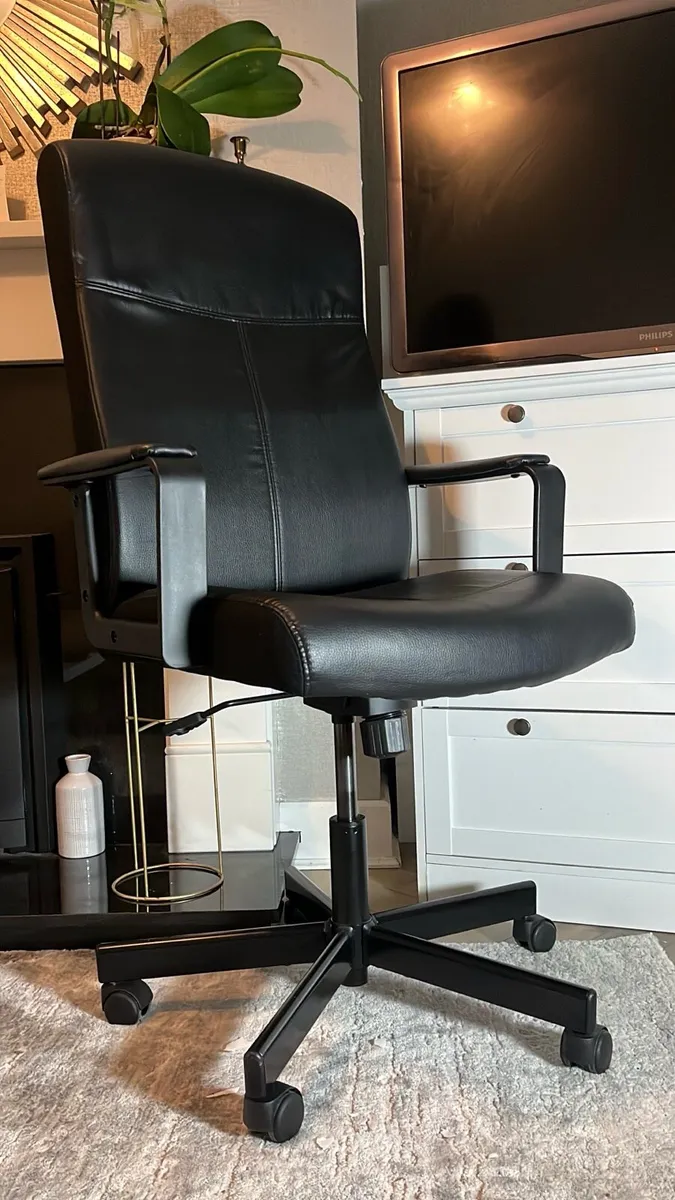 Office chair - Image 1