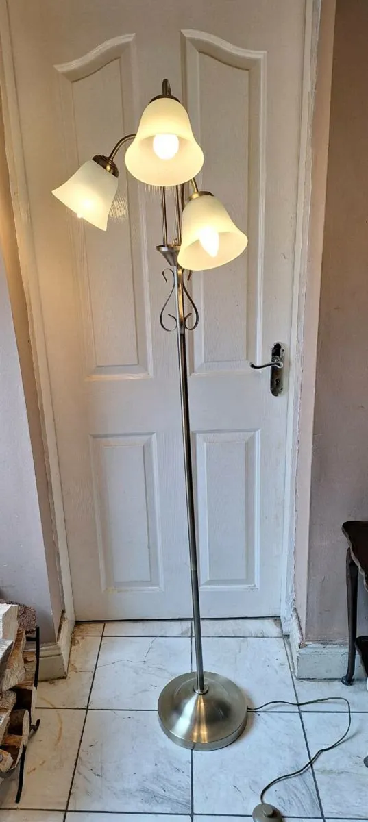 Beautiful metal floor lamp with frosted shades - Image 1