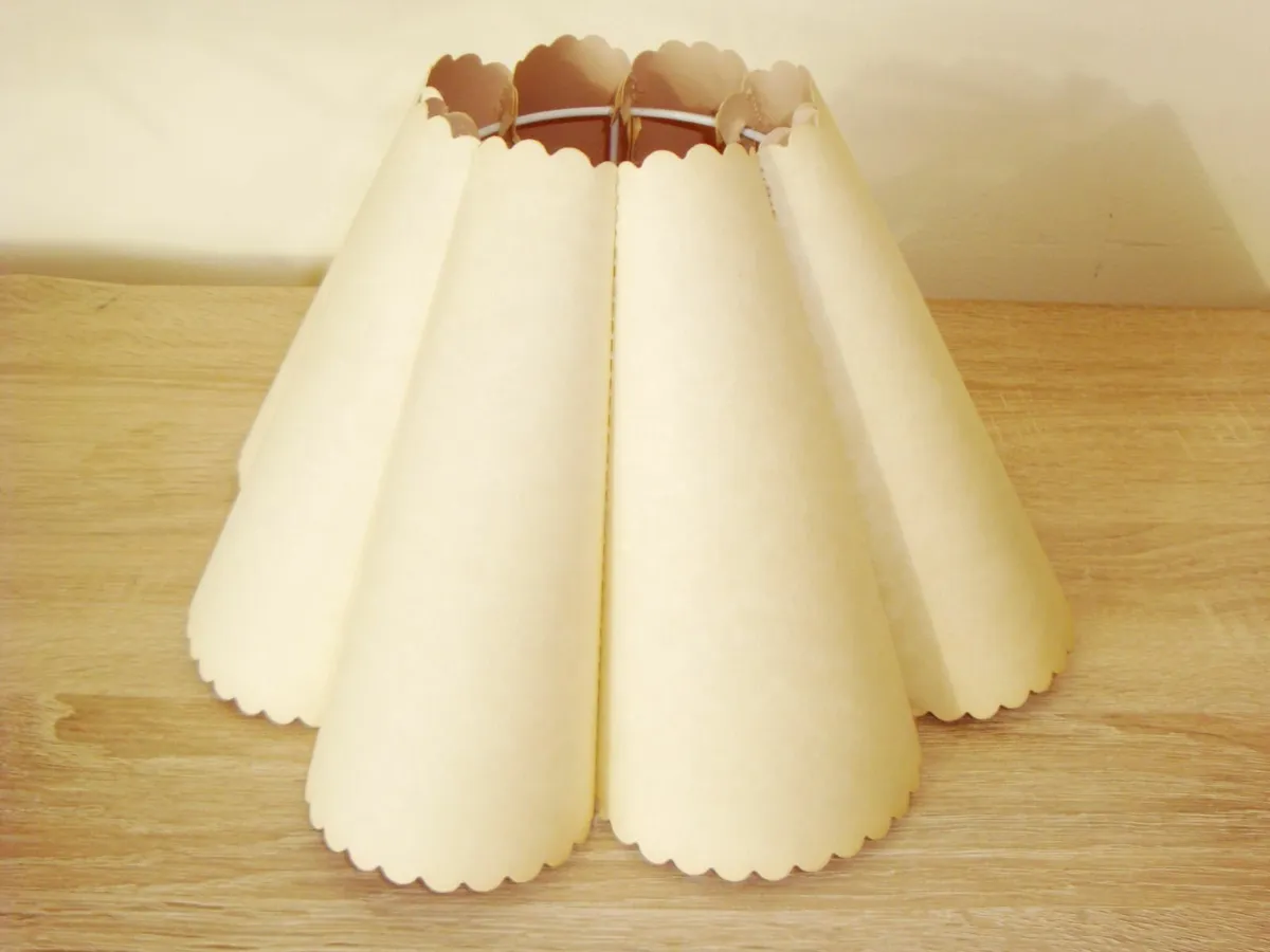 Petal lamp shade vintage - Image 1