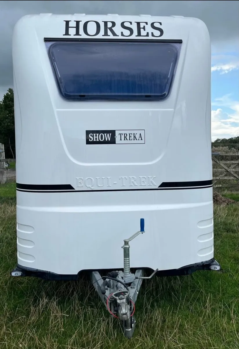 Equitrek M horse trailer - Image 3