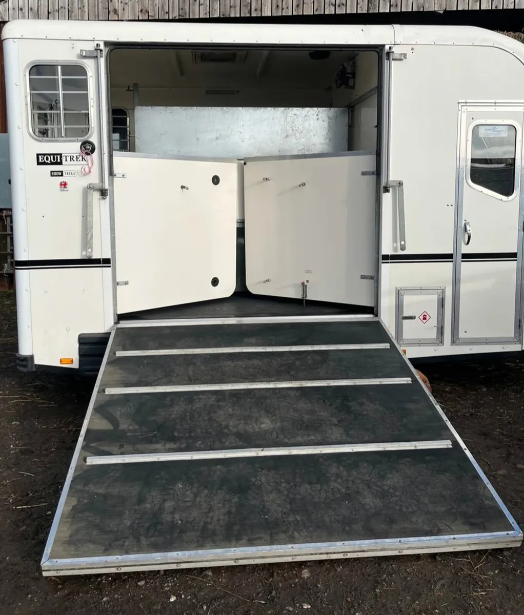 Equitrek M horse trailer - Image 4