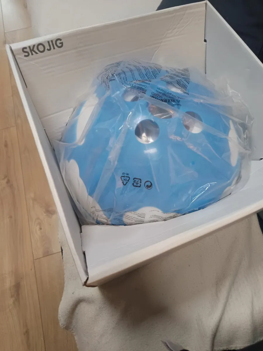 Light fitting Kids Bedroom - Image 1