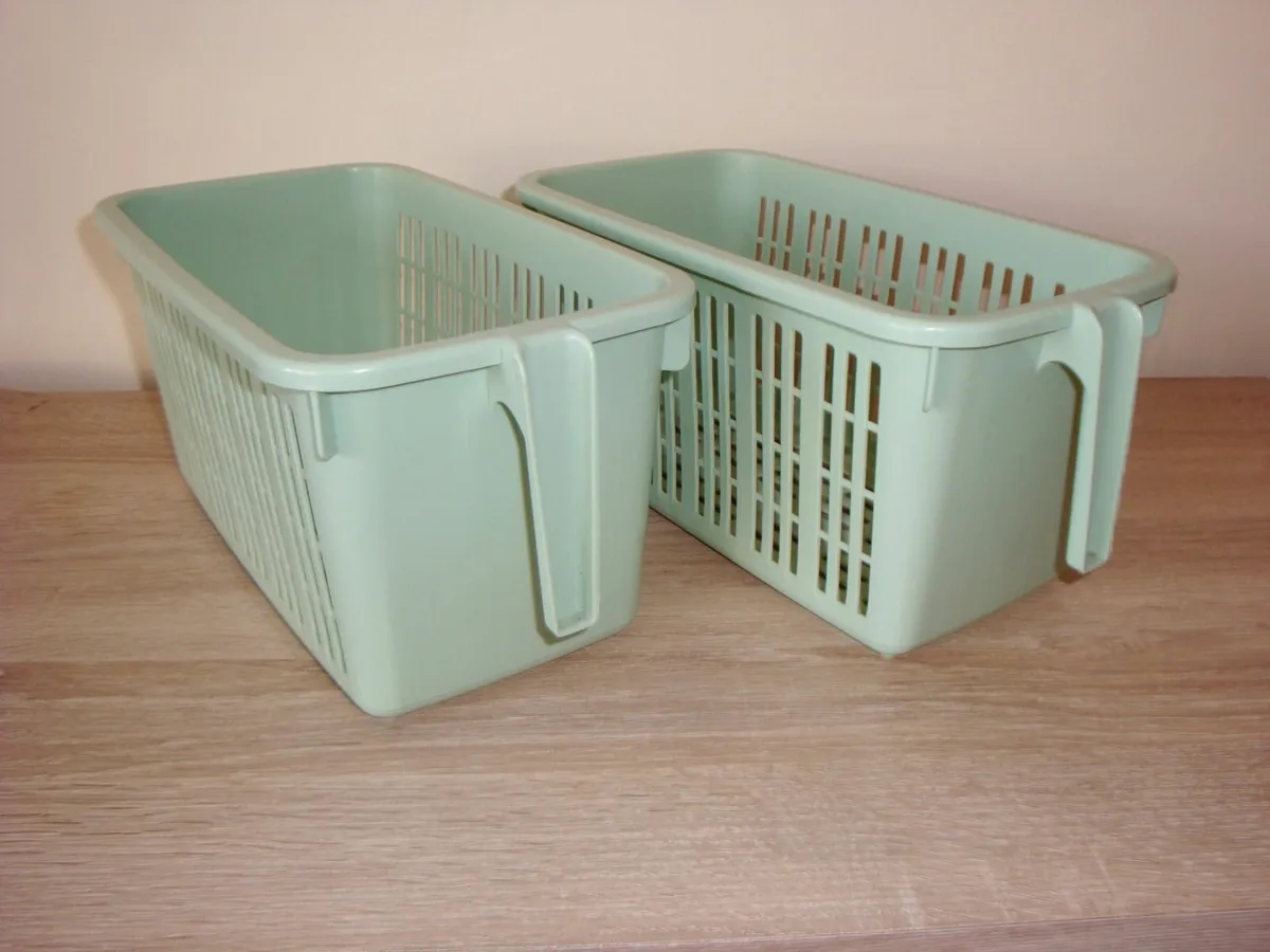 TWO mint storage baskets with handles - Image 1
