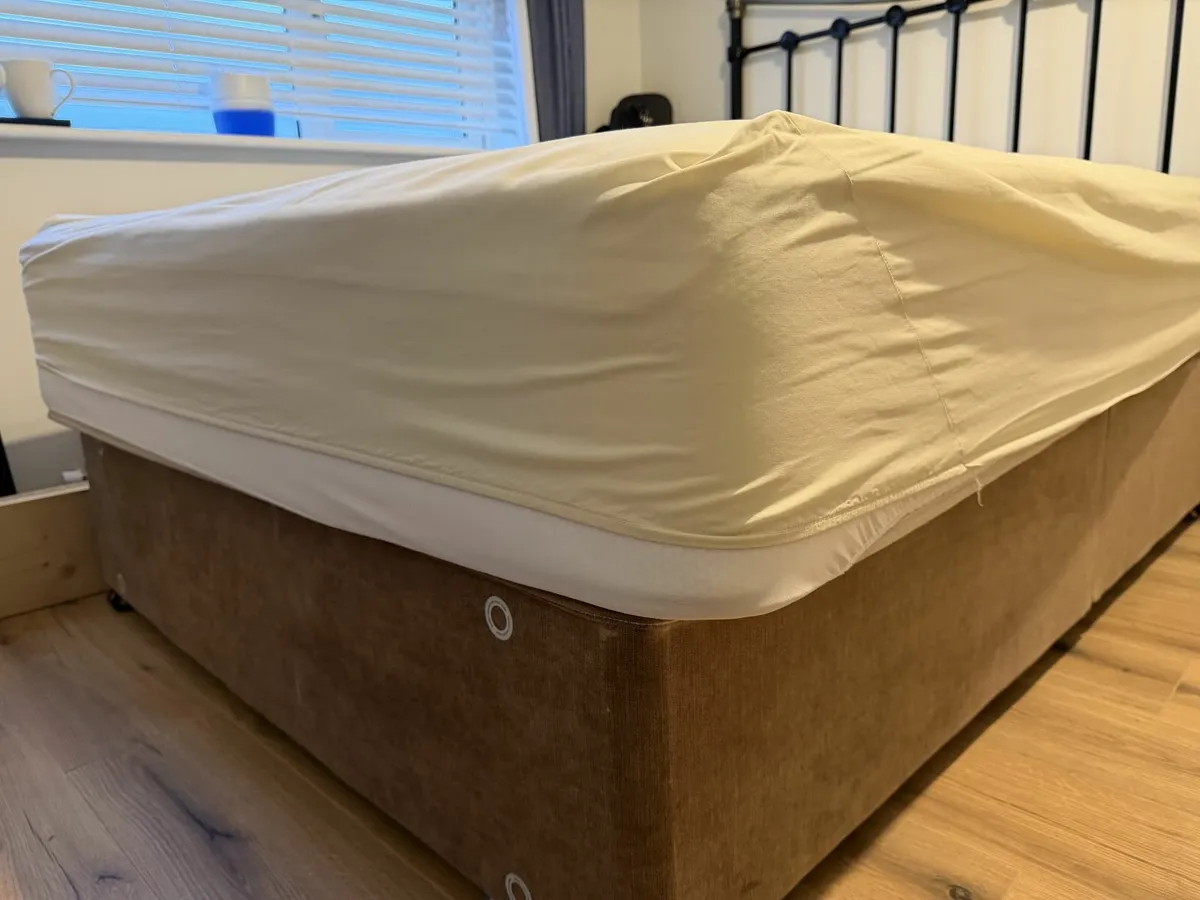 Divan bed and headboard - Image 1