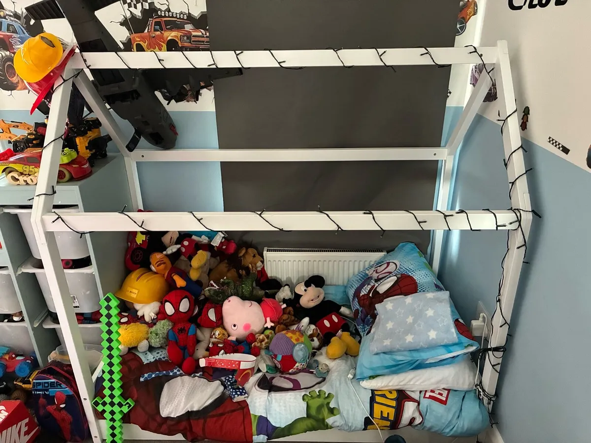 Kids bed from Smyths - Image 1