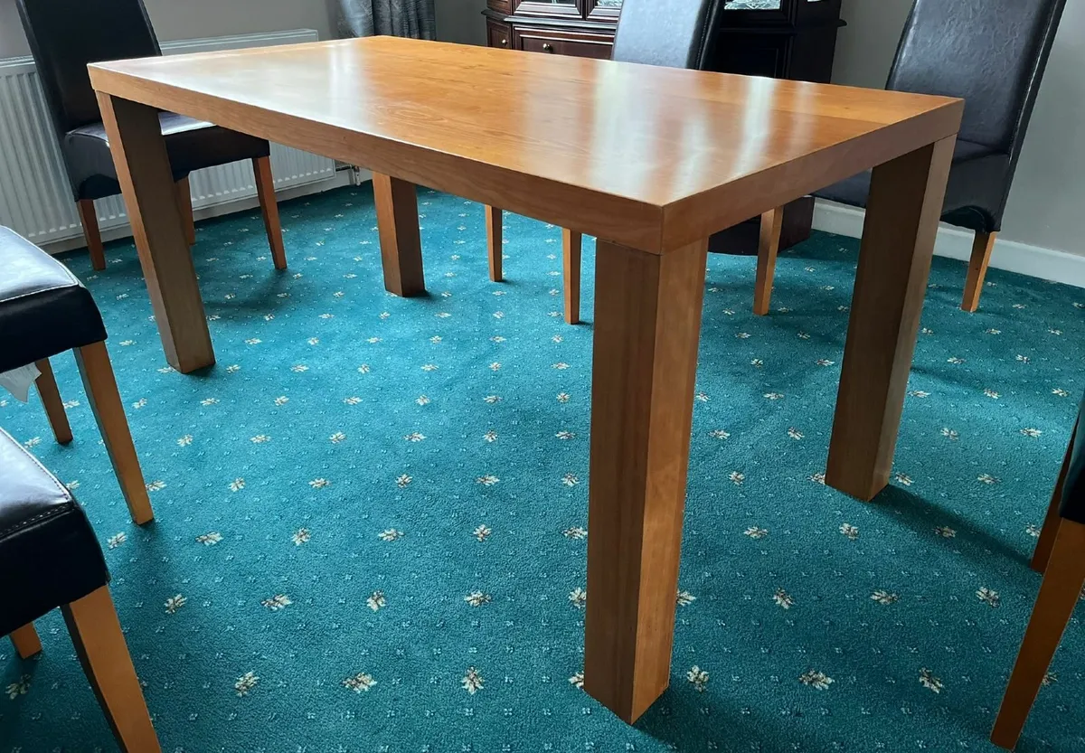 Solid wood dining table and 6 chairs - Image 2