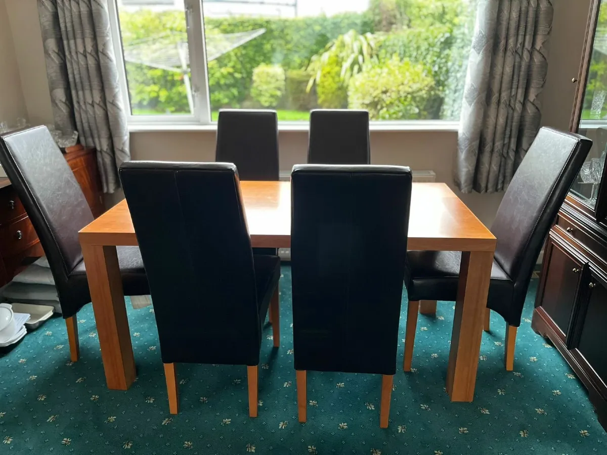 Solid wood dining table and 6 chairs - Image 3