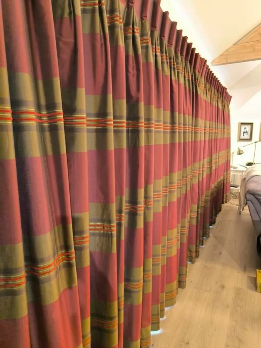 large curtains - Image 1