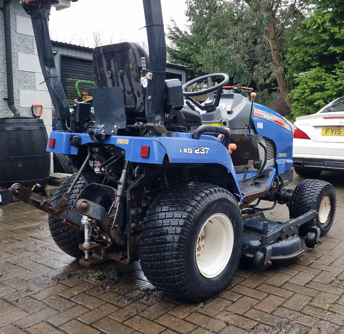 Iseki Compact Tractor ride on mower lawnmower - Image 3