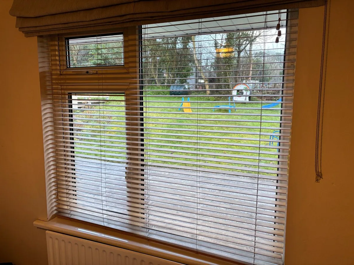 Venetian blinds (3) - Image 1