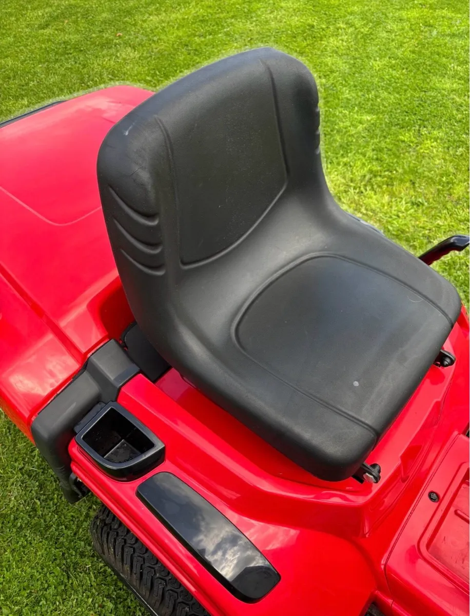 Castlegarden ride on mower - Image 4