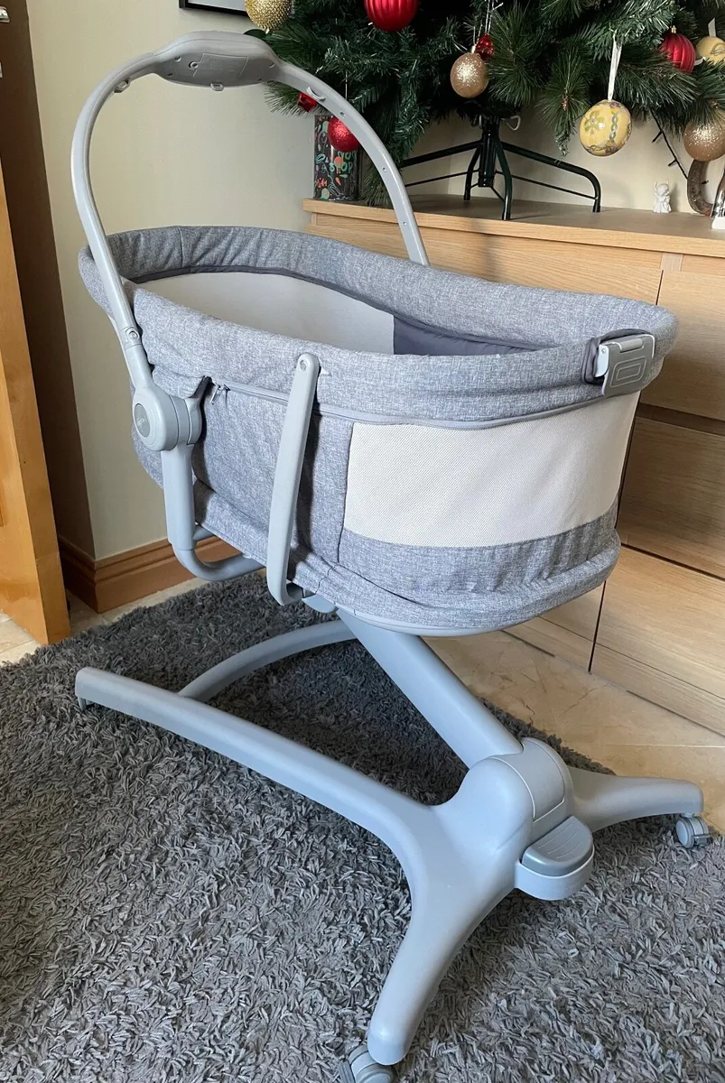 Chicco Baby Hug Pro 5-in-1 Crib - Image 4