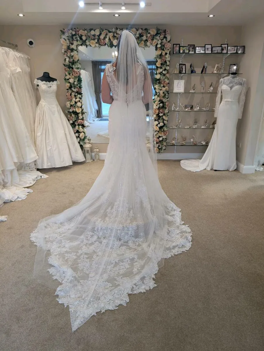 Wedding dress - Image 1