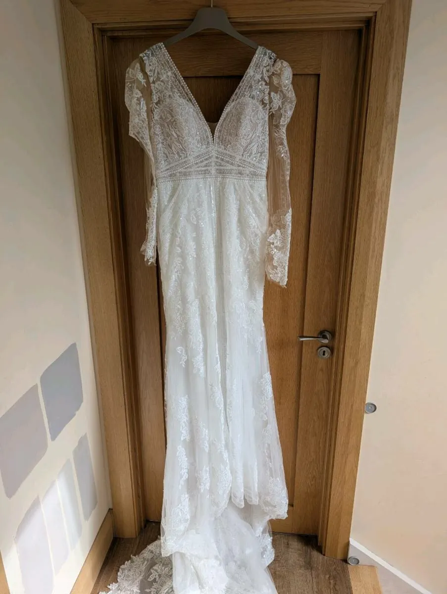 Wedding dress - Image 2
