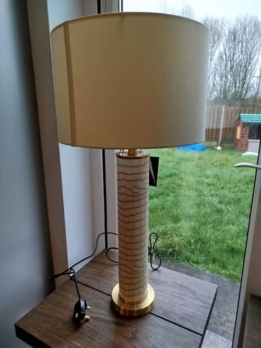 4 living room tables and 2 lamps for sale - Image 1