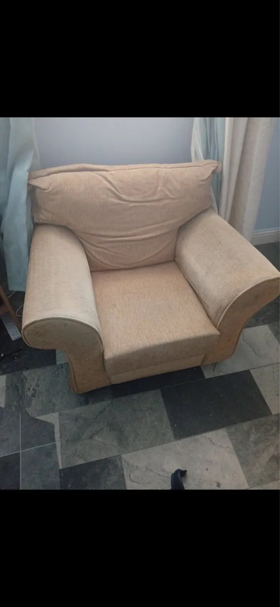 Couch and arm chair - Image 1