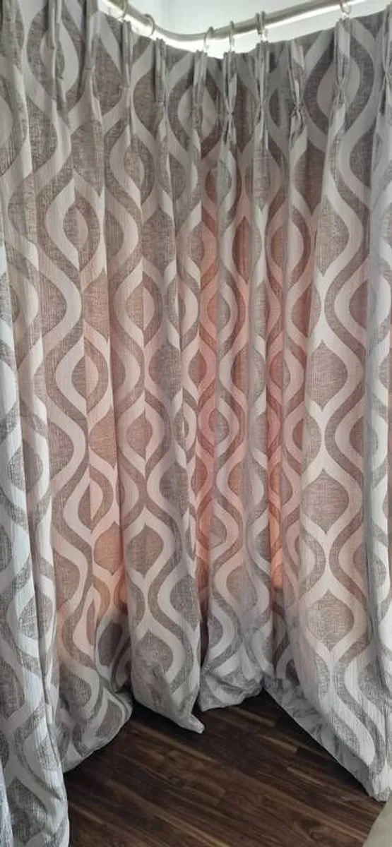 Curtains - triple pleat - Image 1