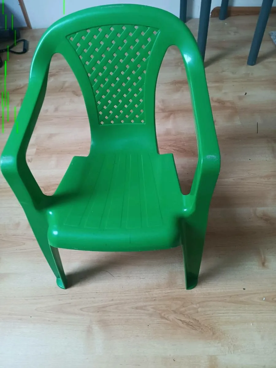 Kids seats and table - Image 3