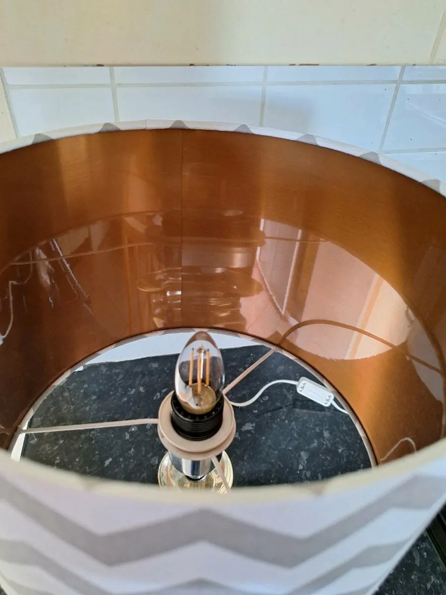 Lovely table lamp - Image 3