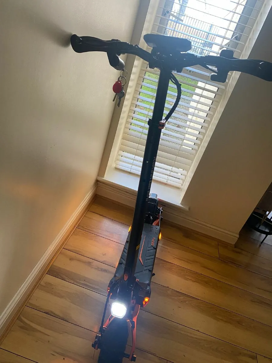 E Scooter , very little use. - Image 3