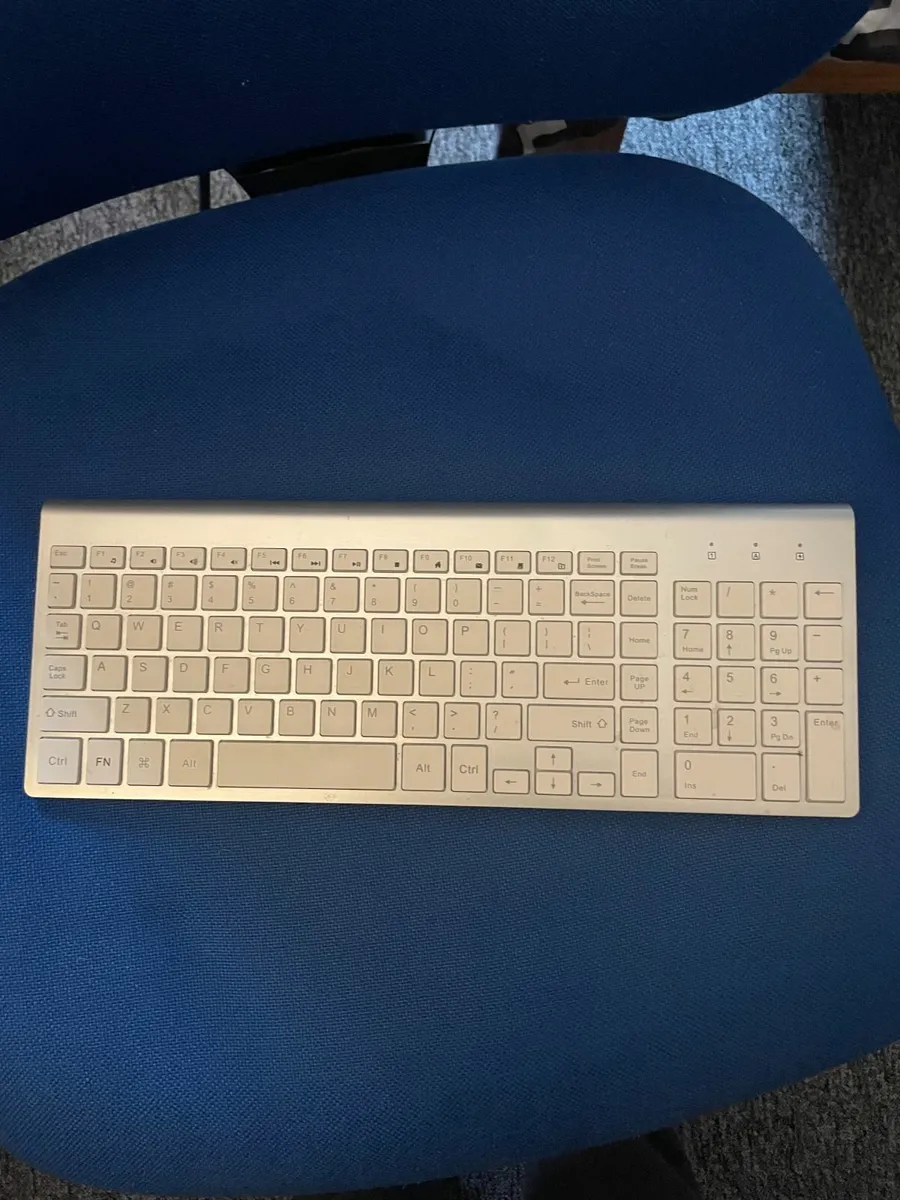 Bluetooth keyboard, mouse and laptop stand - Image 3