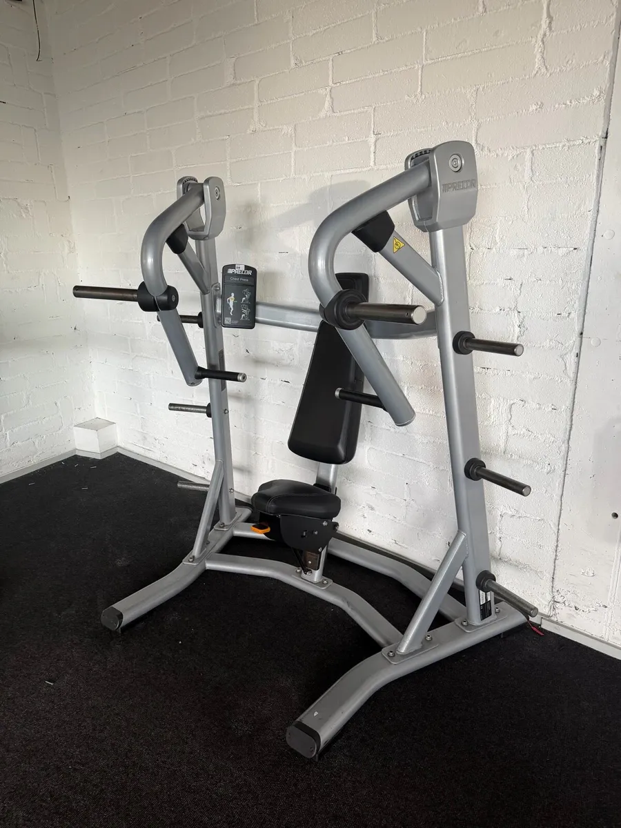 Precor plate loaded chest and shoulder press - Image 1