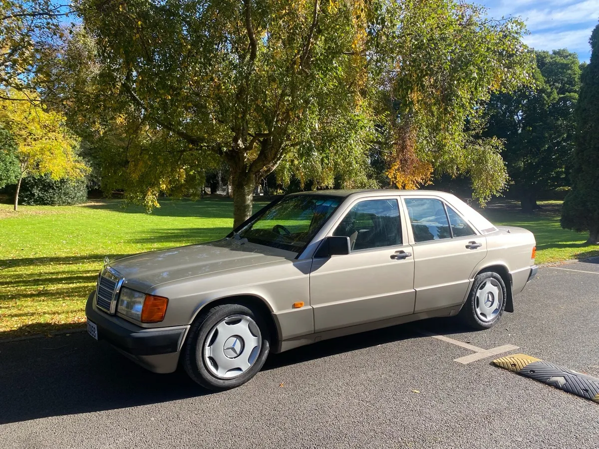 Mercedes-Benz E-Class 1989 - Image 1