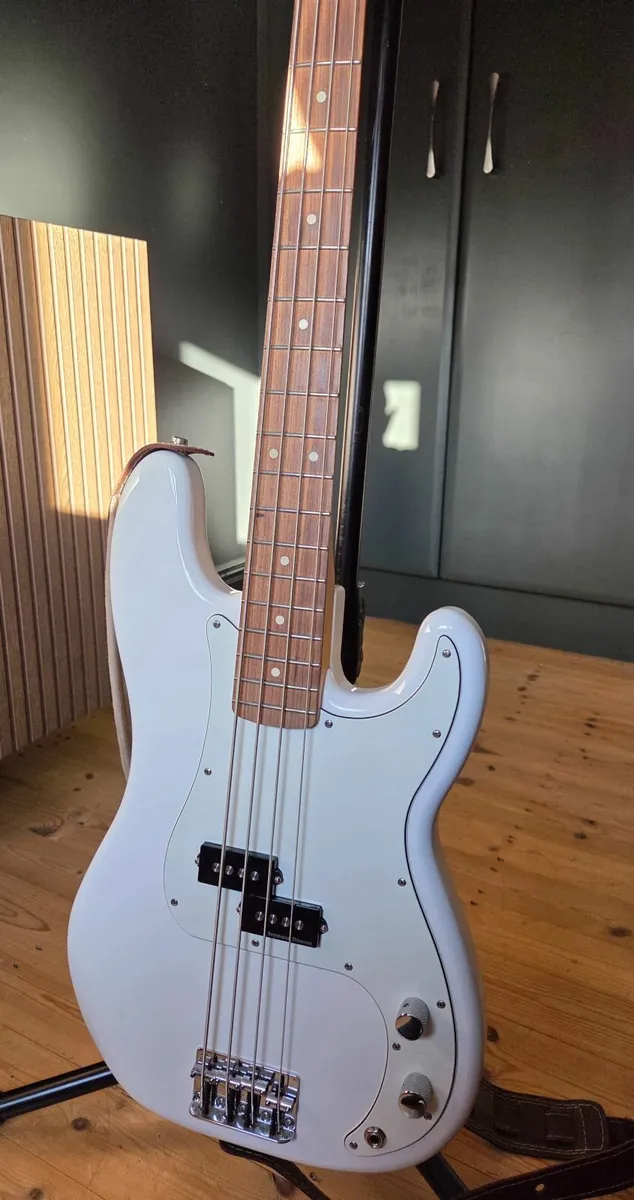 Fender Precision Bass MIM - Image 4