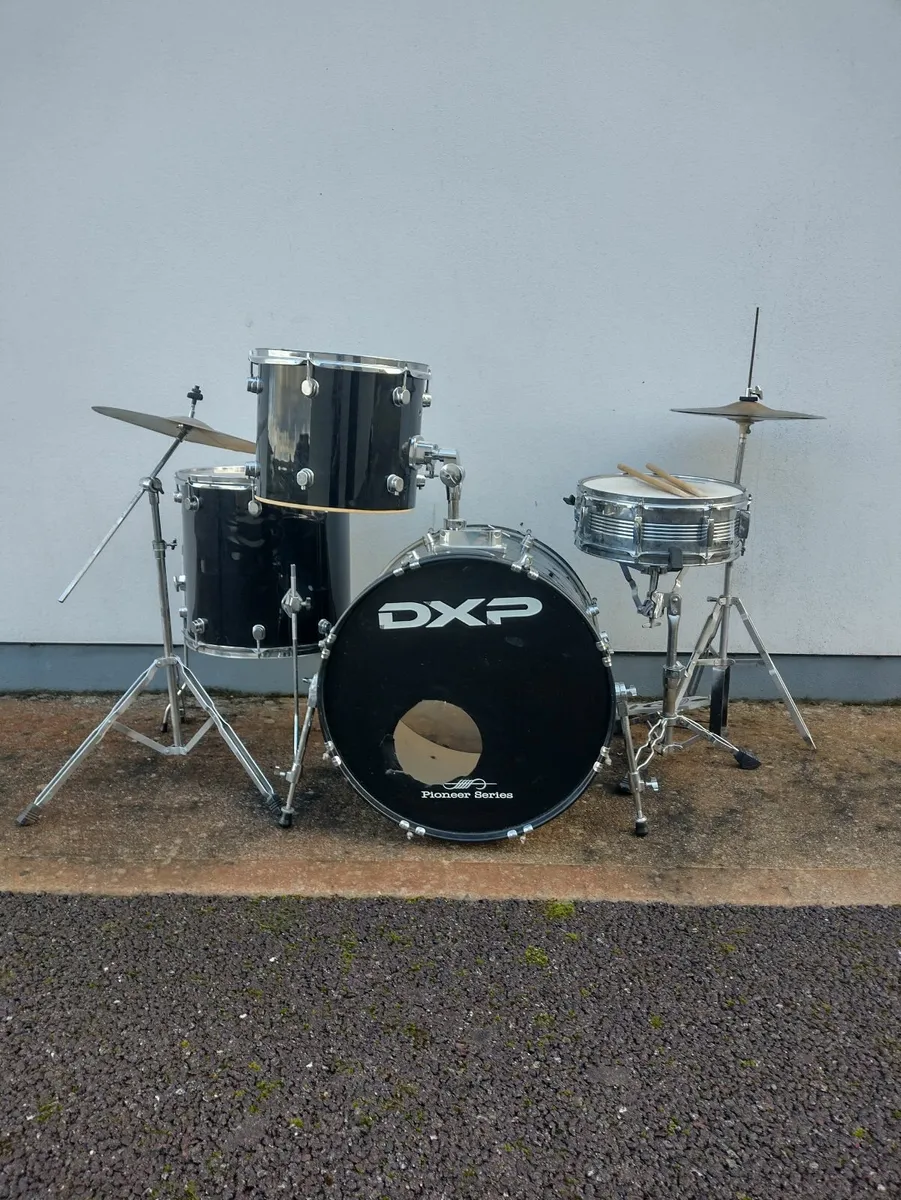 Full Drum Kit.