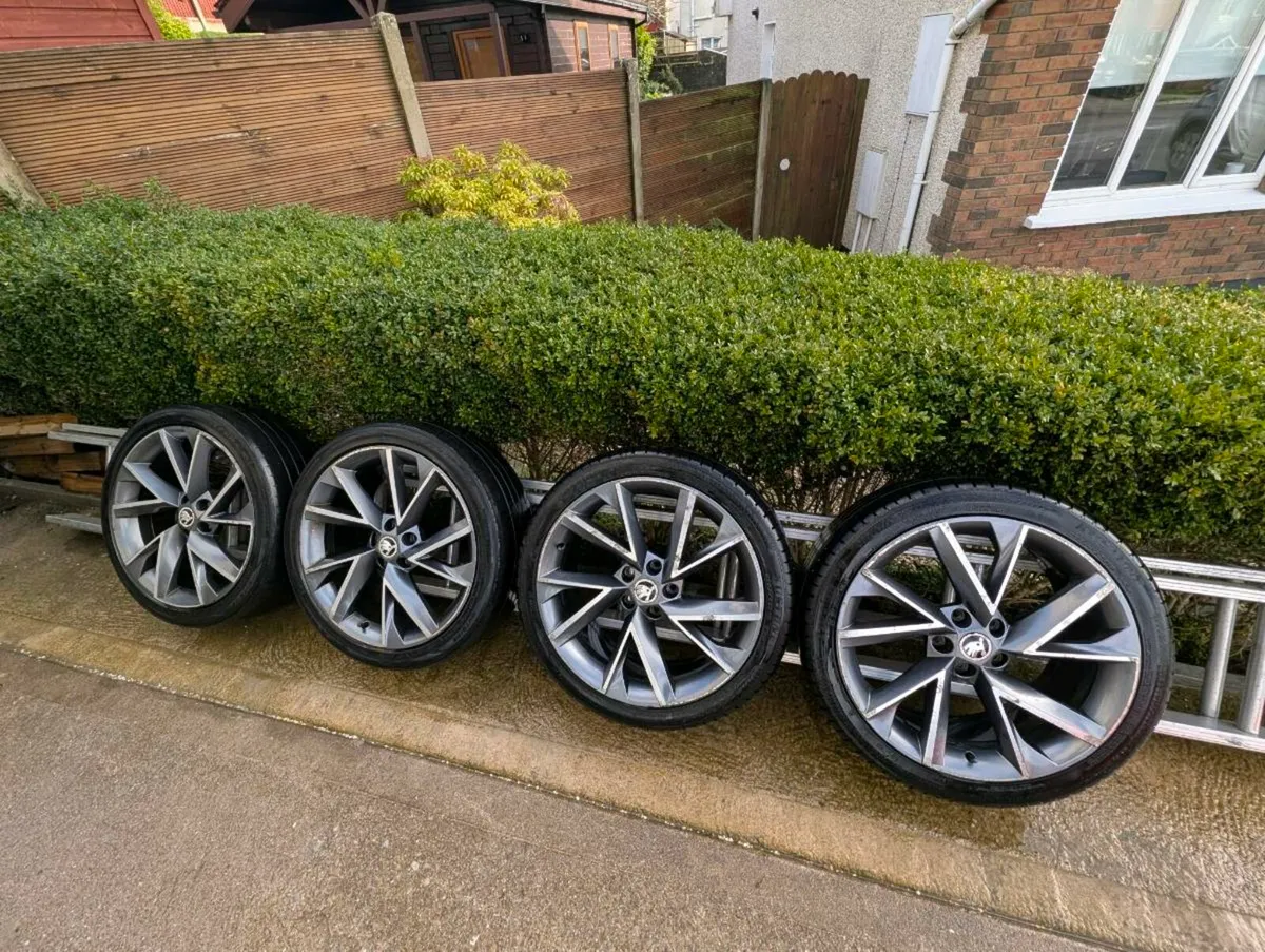Skoda superb Sportline Genuine 19" Alloys - Image 1
