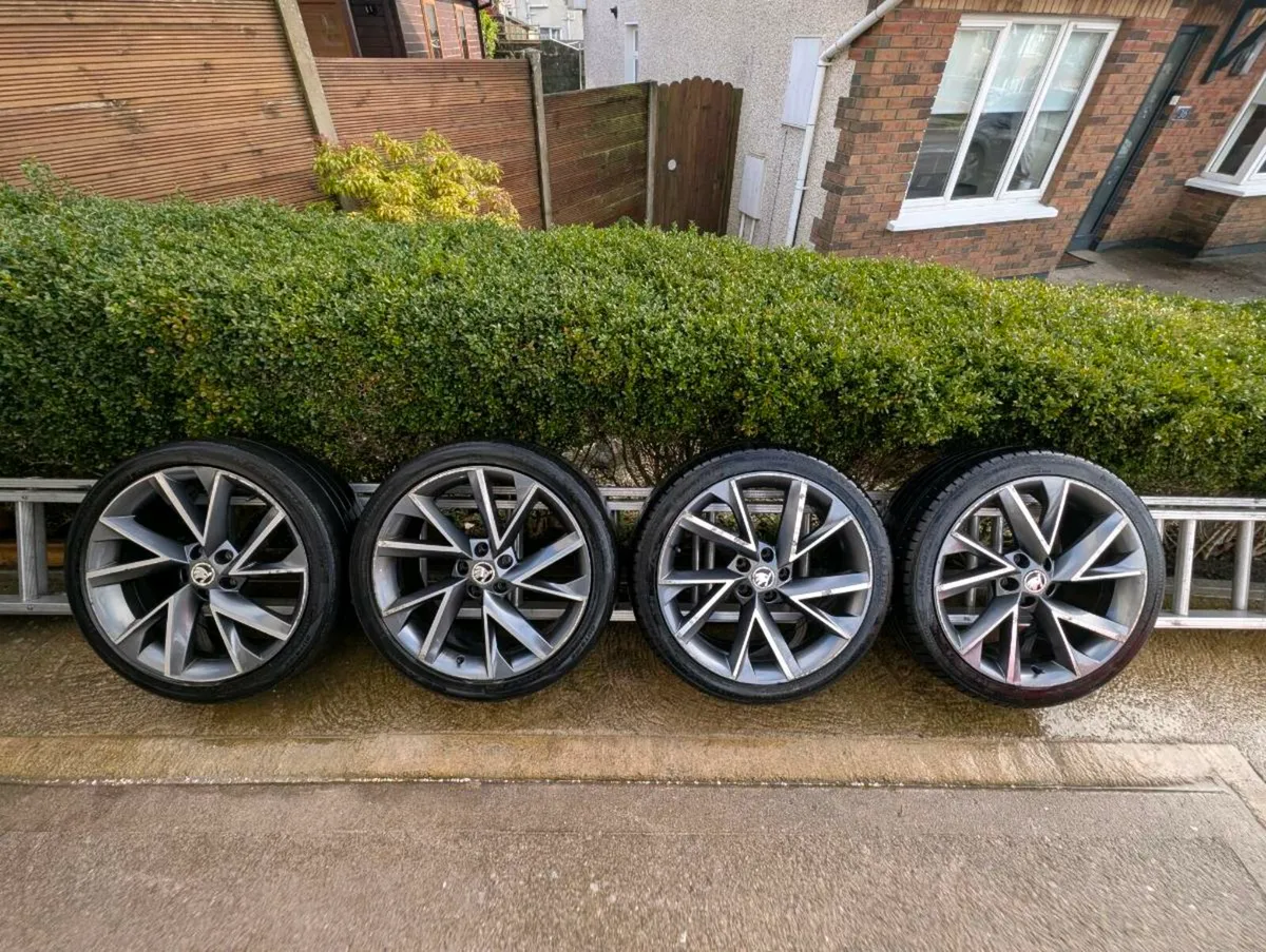 Skoda superb Sportline Genuine 19" Alloys - Image 2