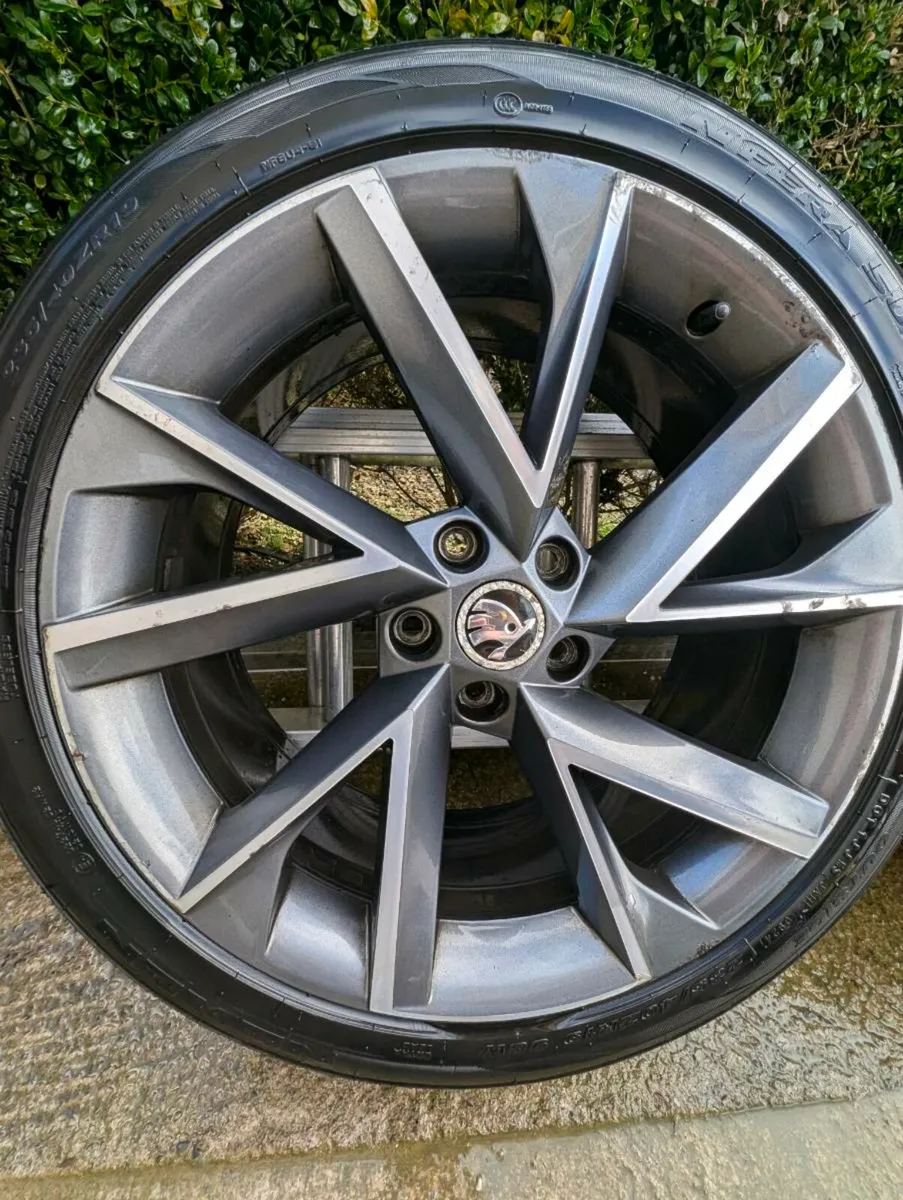 Skoda superb Sportline Genuine 19" Alloys - Image 3
