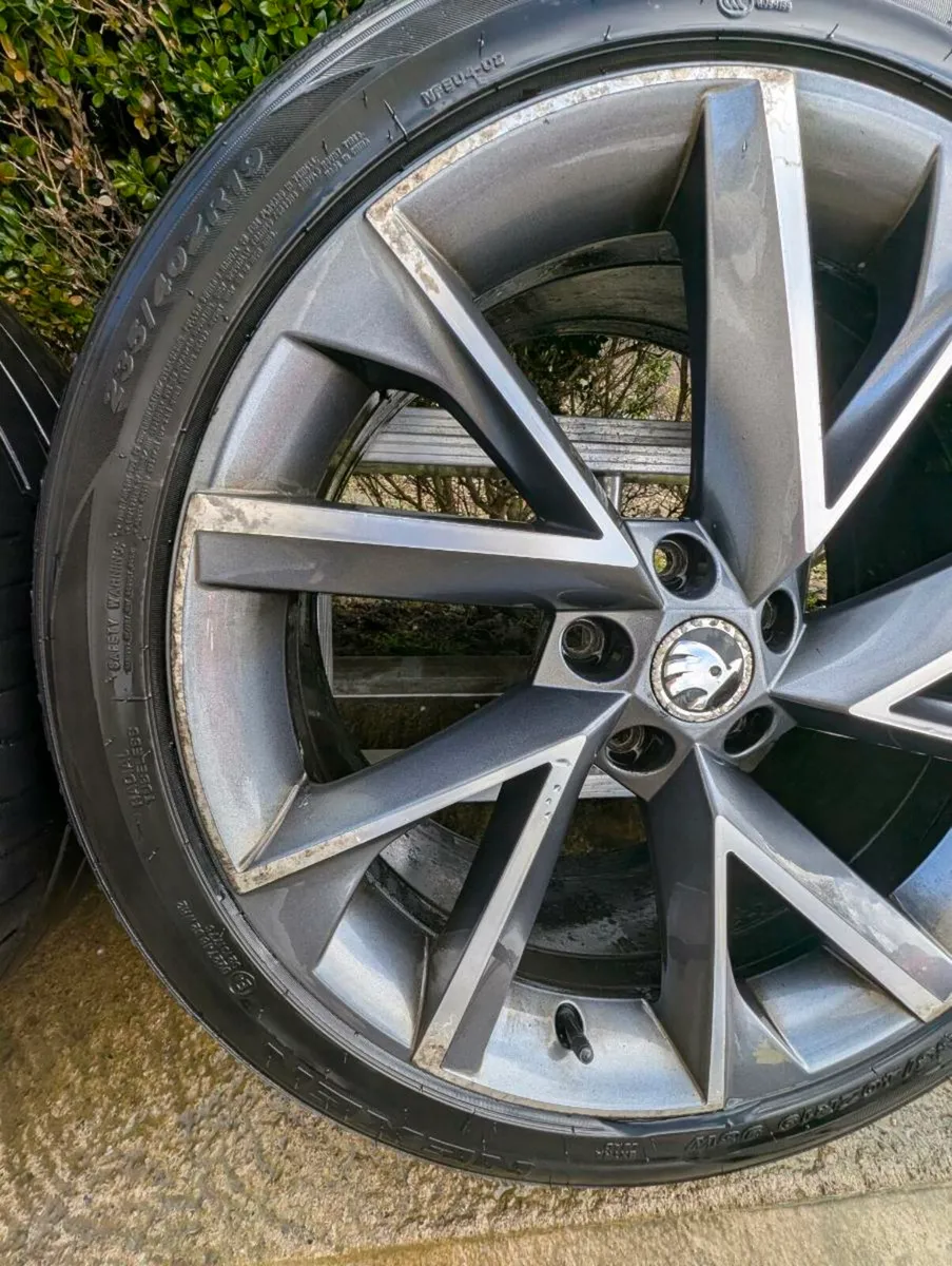 Skoda superb Sportline Genuine 19" Alloys - Image 4