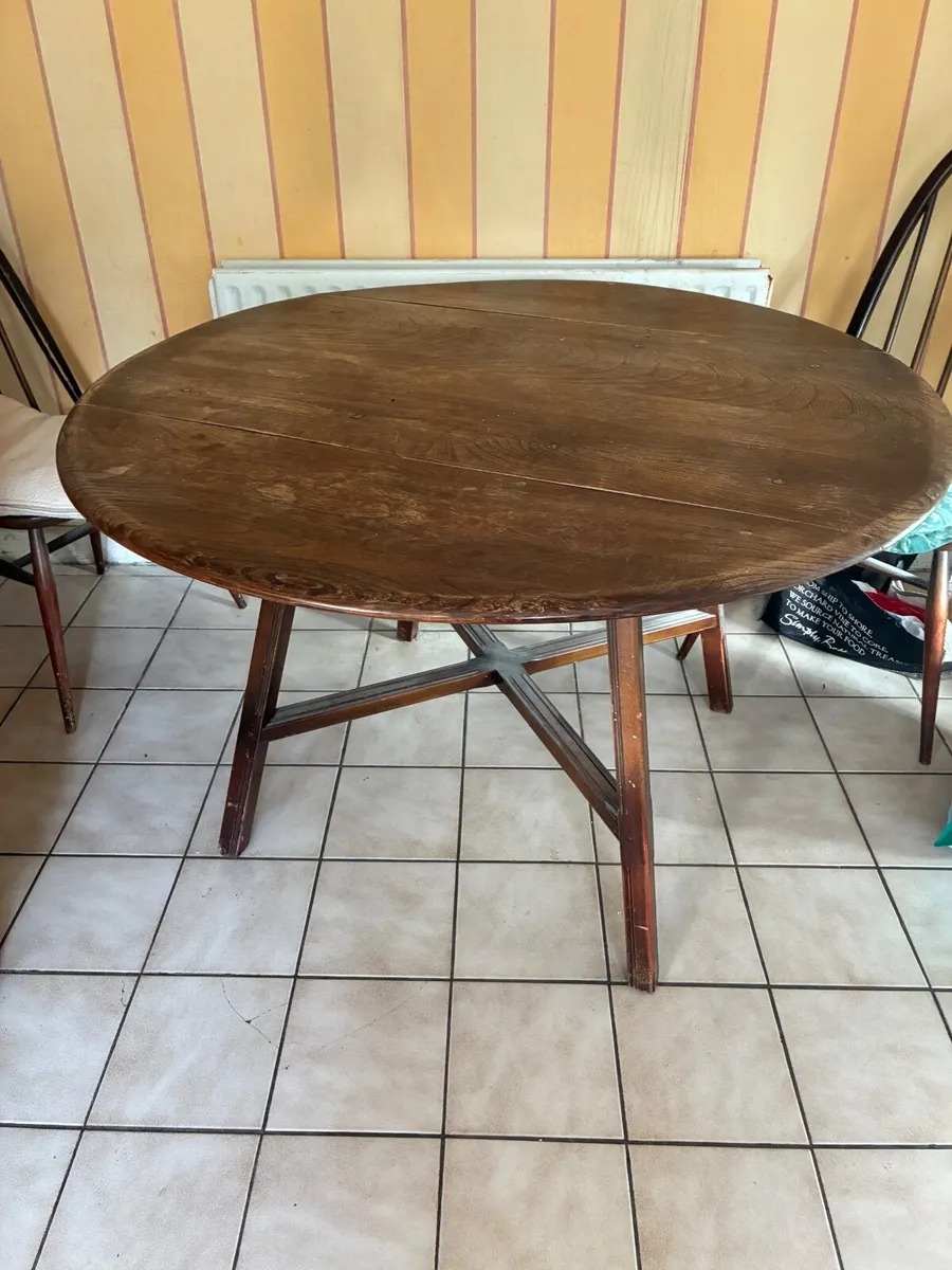 Kitchen table and 2 chairs - Image 2