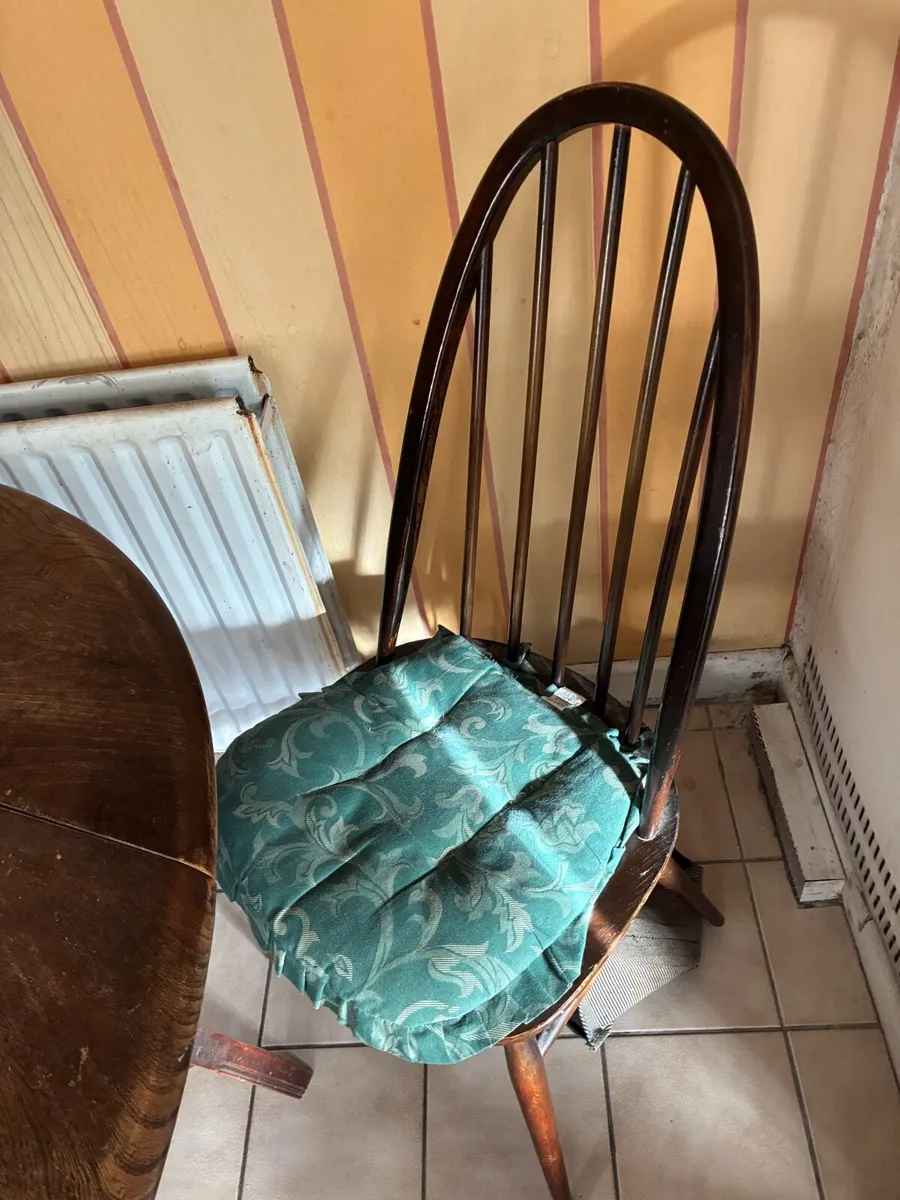 Kitchen table and 2 chairs - Image 1