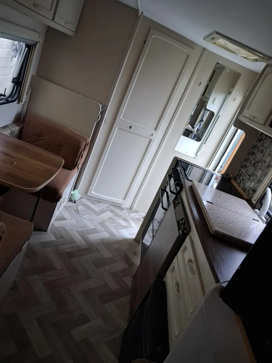 Caravan - Image 4